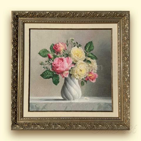 Оформленная вышивка - ткань: Страмин 24 ct, техника: петит-полукрест <br>Автор вышивки: Елена Неськина