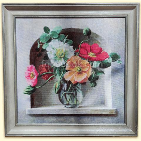 Вышивка в оформлении - ткань:Сетка 25 ct, техника: петит-полукрест <br>Автор вышивки: Надежда Иванова